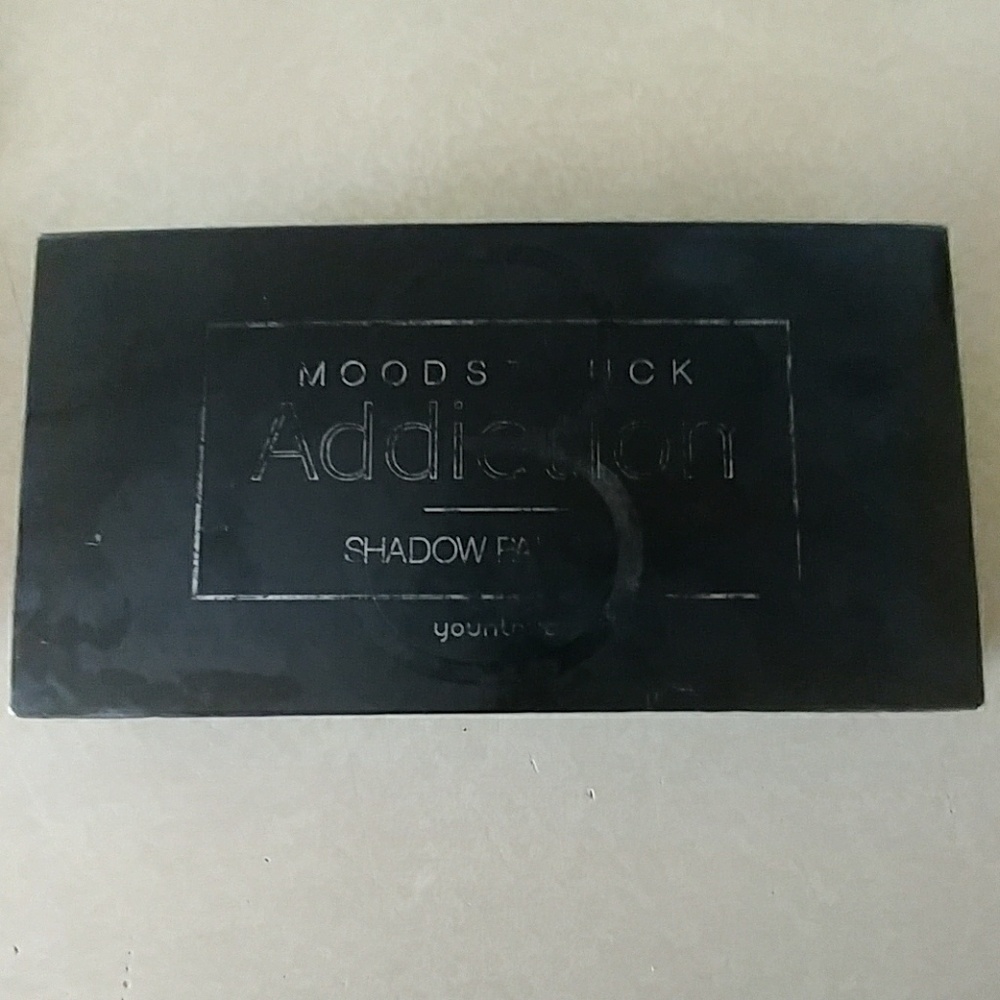 Younique Moodstruck #3 Shadow palette